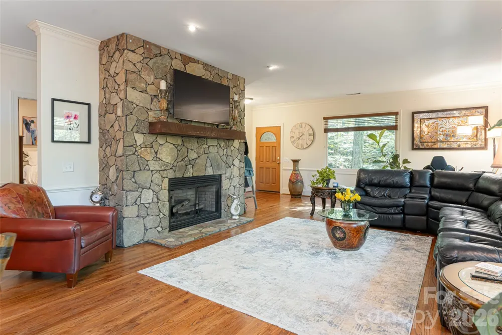 75 Cougar Lane Saluda, NC 28773