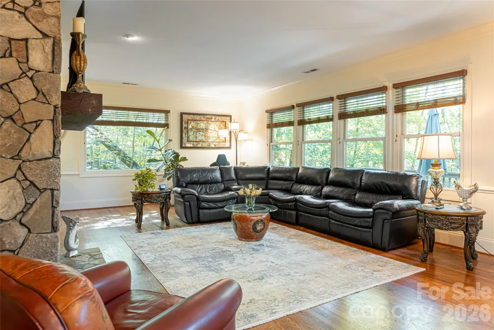75 Cougar Lane Saluda, NC 28773