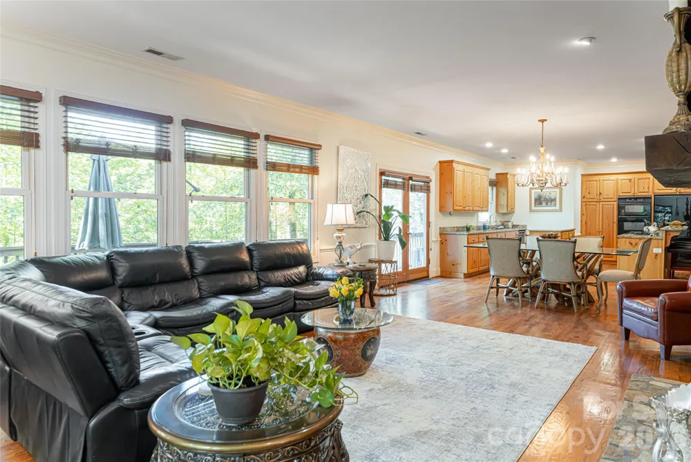 75 Cougar Lane Saluda, NC 28773