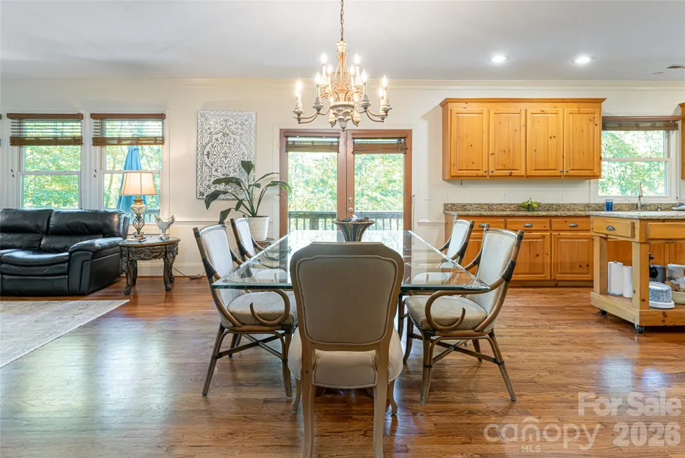 75 Cougar Lane Saluda, NC 28773