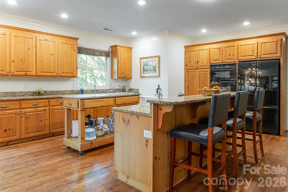 75 Cougar Lane Saluda, NC 28773