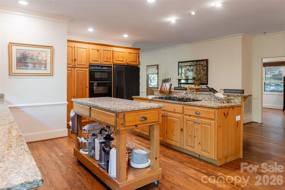 75 Cougar Lane Saluda, NC 28773