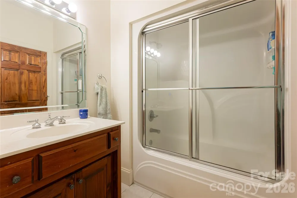 75 Cougar Lane Saluda, NC 28773