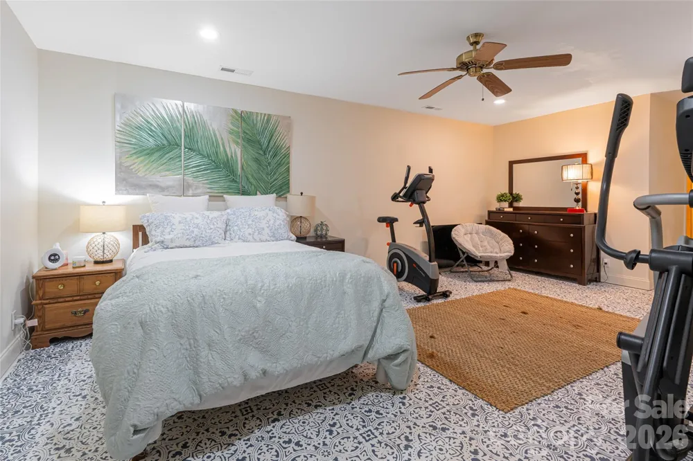 75 Cougar Lane Saluda, NC 28773