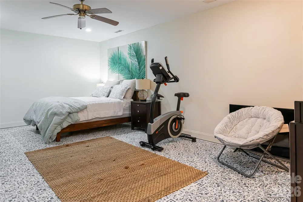 75 Cougar Lane Saluda, NC 28773