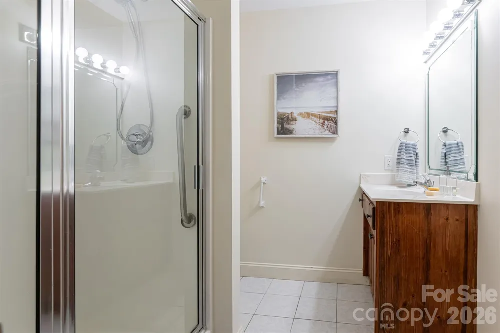 75 Cougar Lane Saluda, NC 28773
