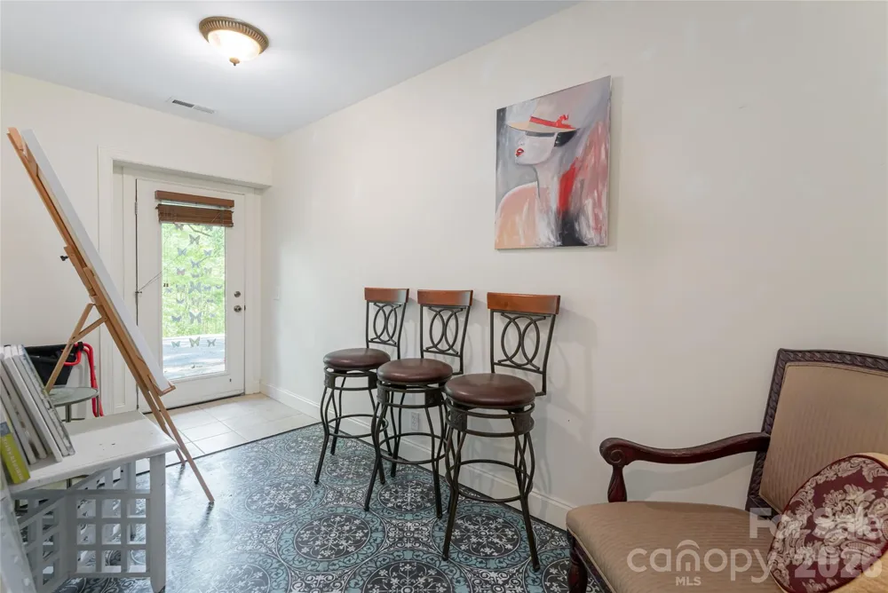 75 Cougar Lane Saluda, NC 28773