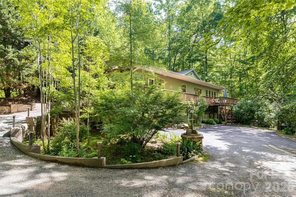 75 Cougar Lane Saluda, NC 28773