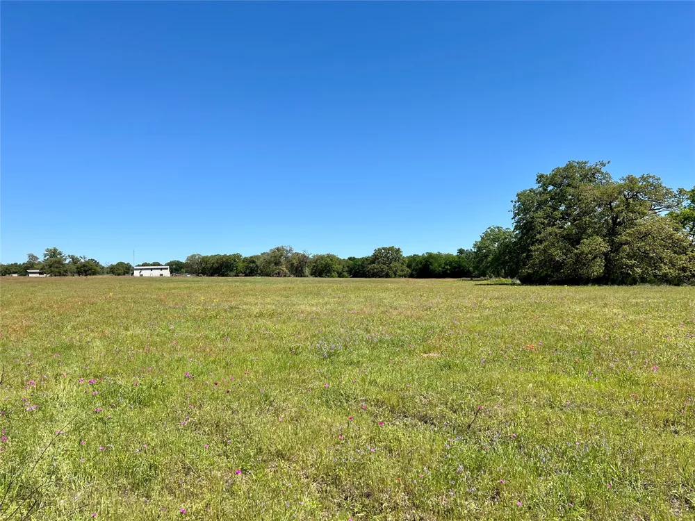 2542 County Road 306 Lexington, TX 78947