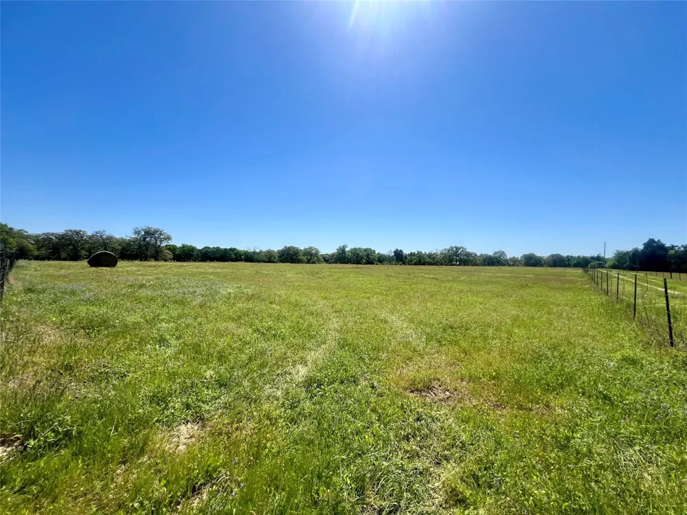 2542 County Road 306 Lexington, TX 78947