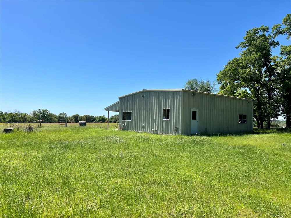 2542 County Road 306 Lexington, TX 78947
