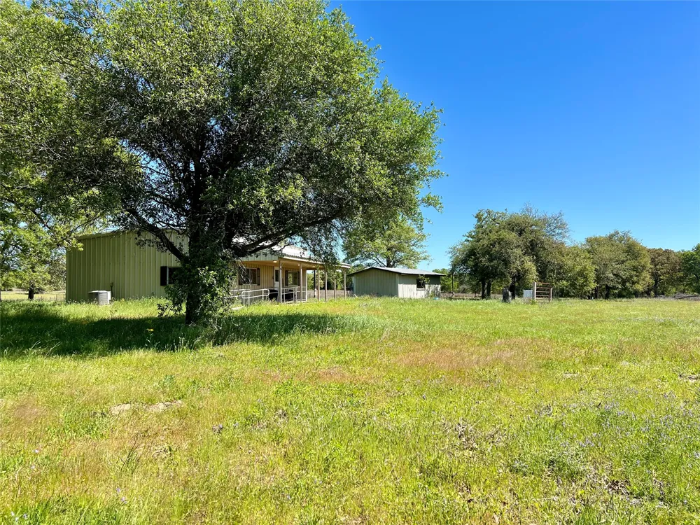 2542 County Road 306 Lexington, TX 78947