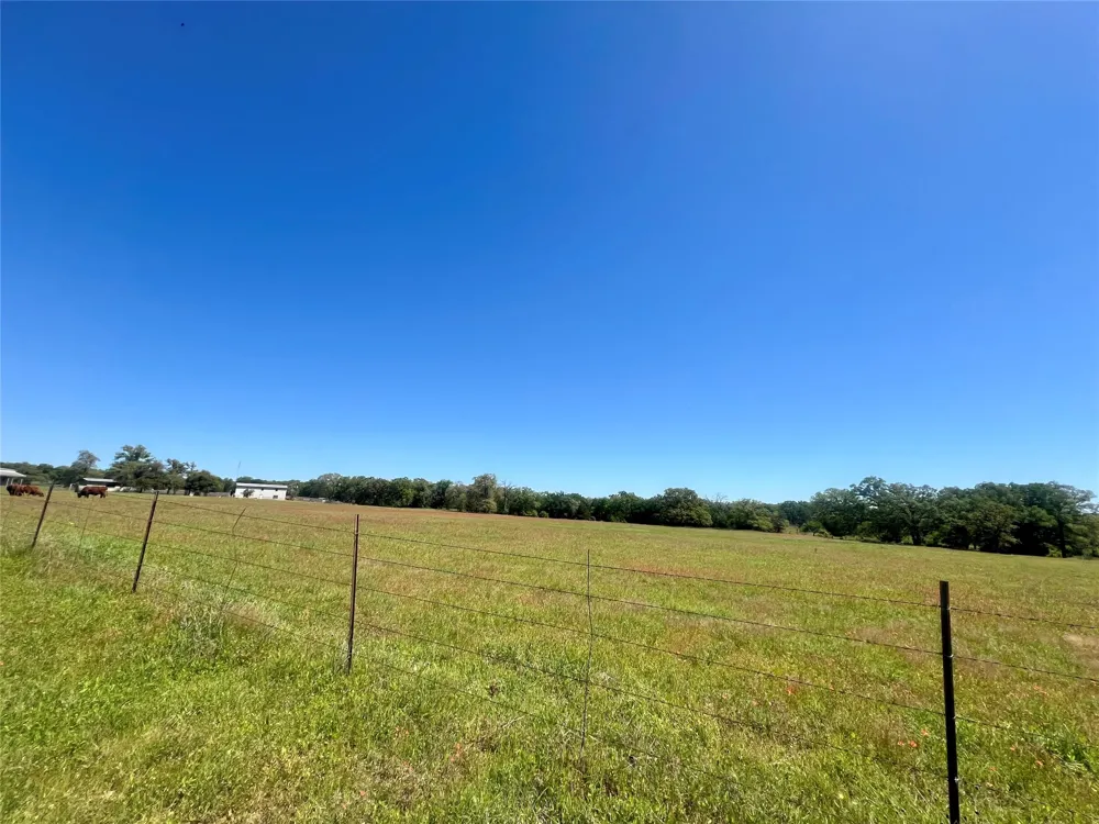 2542 County Road 306 Lexington, TX 78947