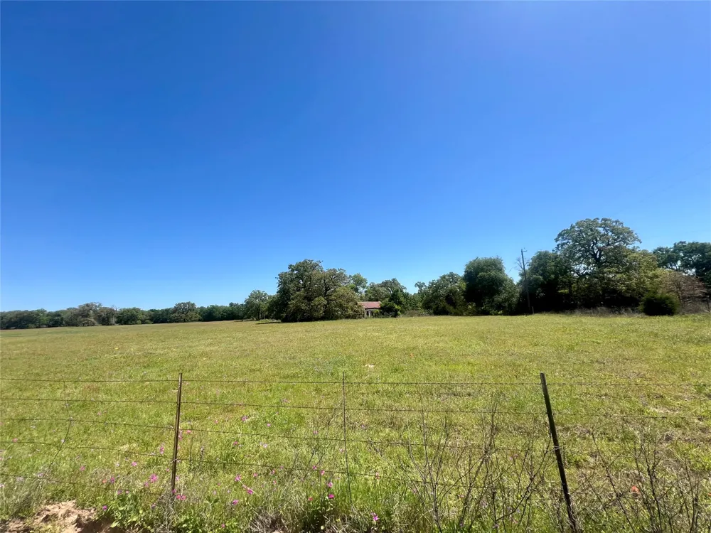 2542 County Road 306 Lexington, TX 78947