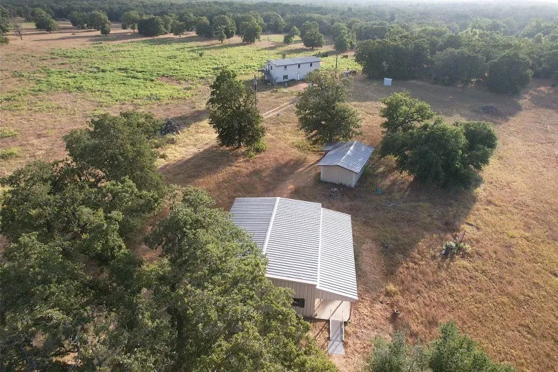 2542 County Road 306 Lexington, TX 78947