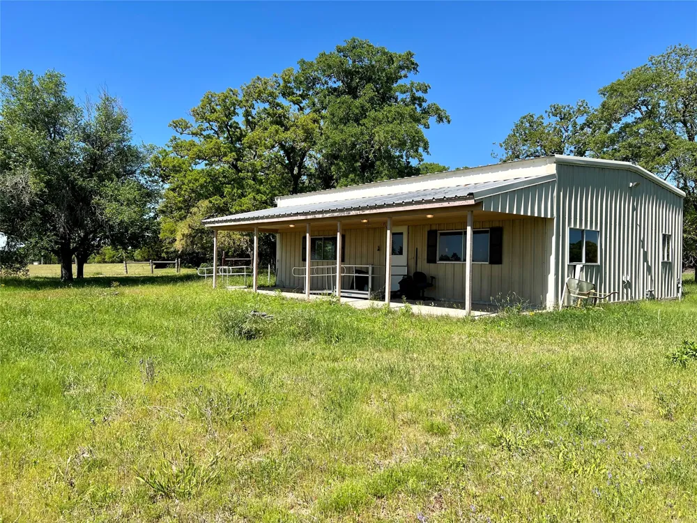 2542 County Road 306 Lexington, TX 78947