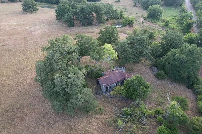 2542 County Road 306 Lexington, TX 78947