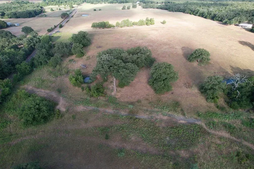 2542 County Road 306 Lexington, TX 78947