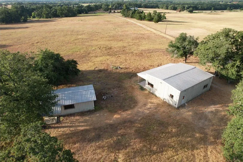 2542 County Road 306 Lexington, TX 78947