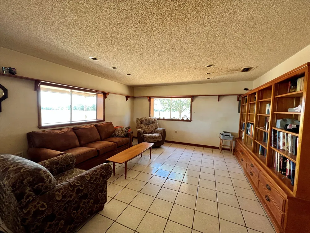2542 County Road 306 Lexington, TX 78947