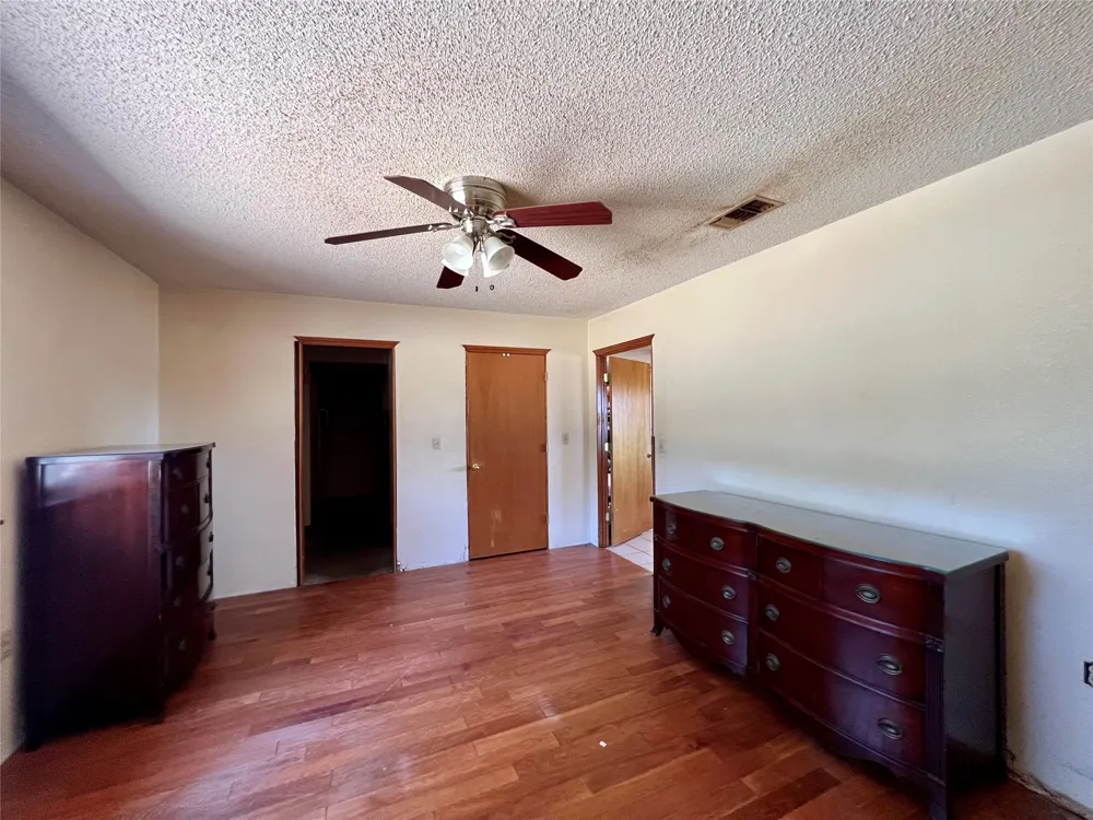 2542 County Road 306 Lexington, TX 78947