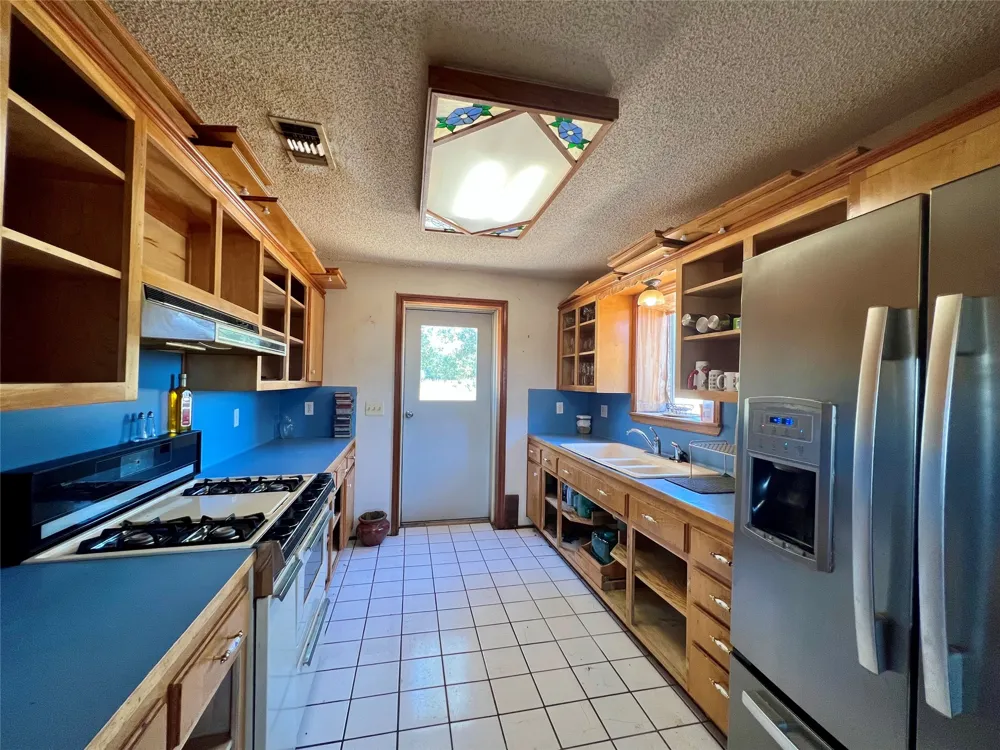 2542 County Road 306 Lexington, TX 78947