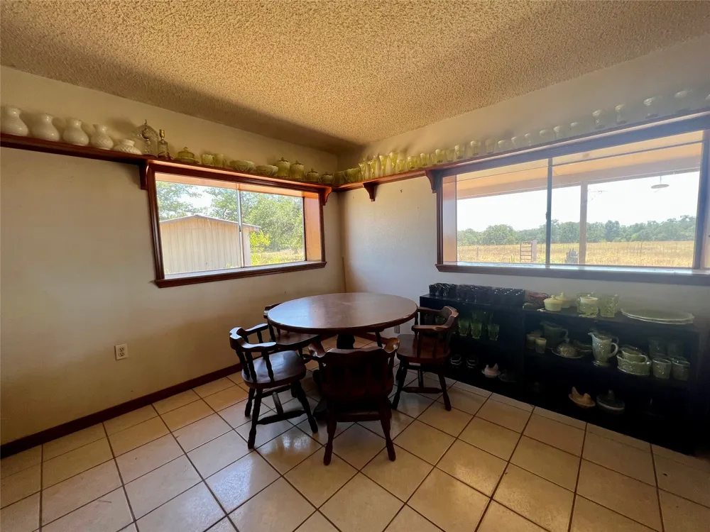 2542 County Road 306 Lexington, TX 78947