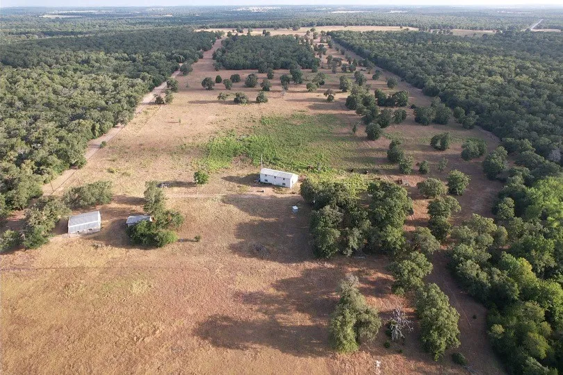 2542 County Road 306 Lexington, TX 78947