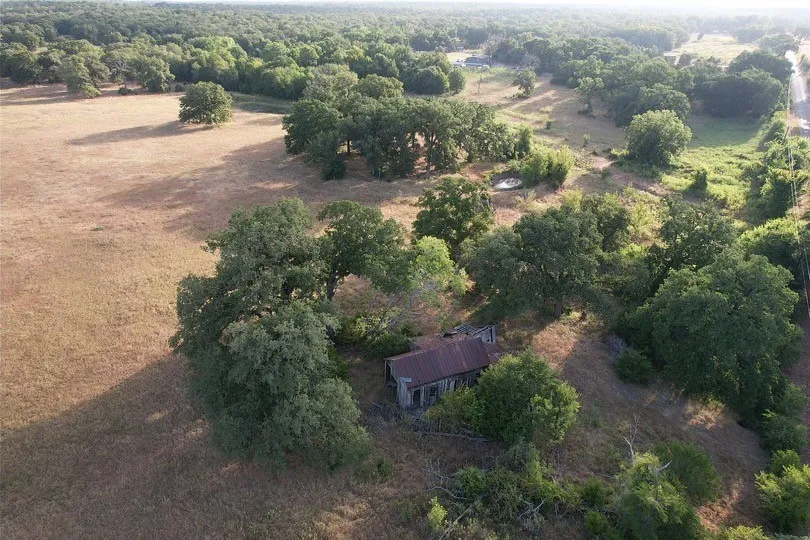 2542 County Road 306 Lexington, TX 78947