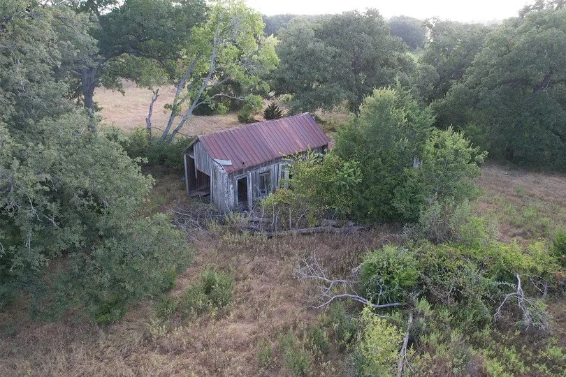 2542 County Road 306 Lexington, TX 78947