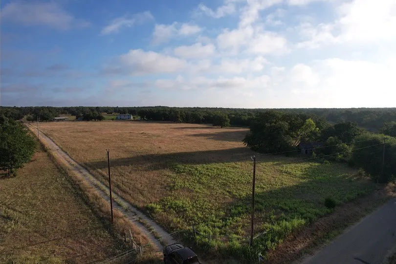 2542 County Road 306 Lexington, TX 78947