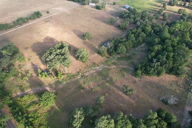 2542 County Road 306 Lexington, TX 78947