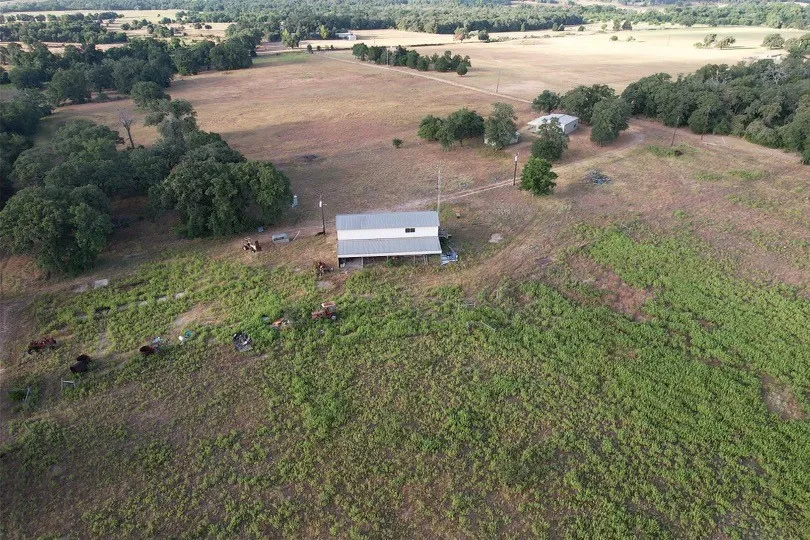 2542 County Road 306 Lexington, TX 78947
