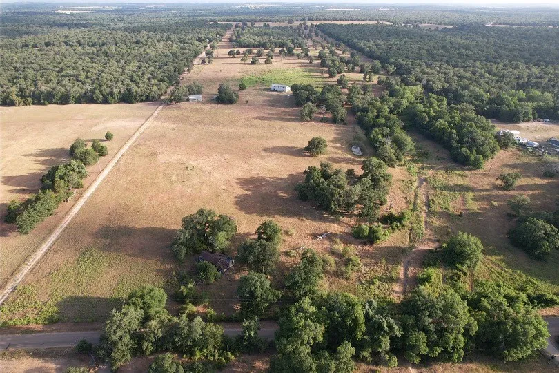 2542 County Road 306 Lexington, TX 78947