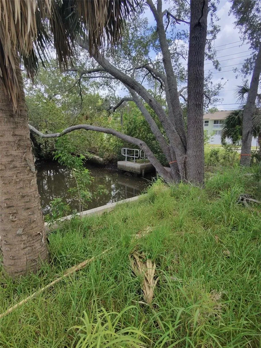 190 MERES BOULEVARD Tarpon Springs, FL 34689