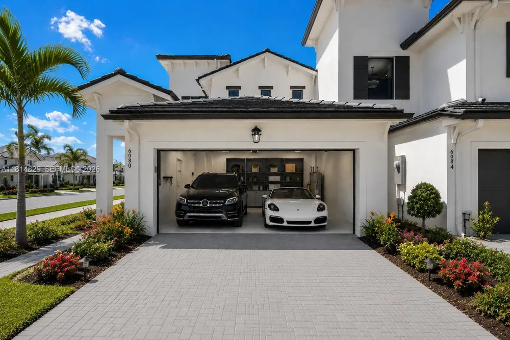 6085 BARBARA CIRCLE Naples, FL 34112