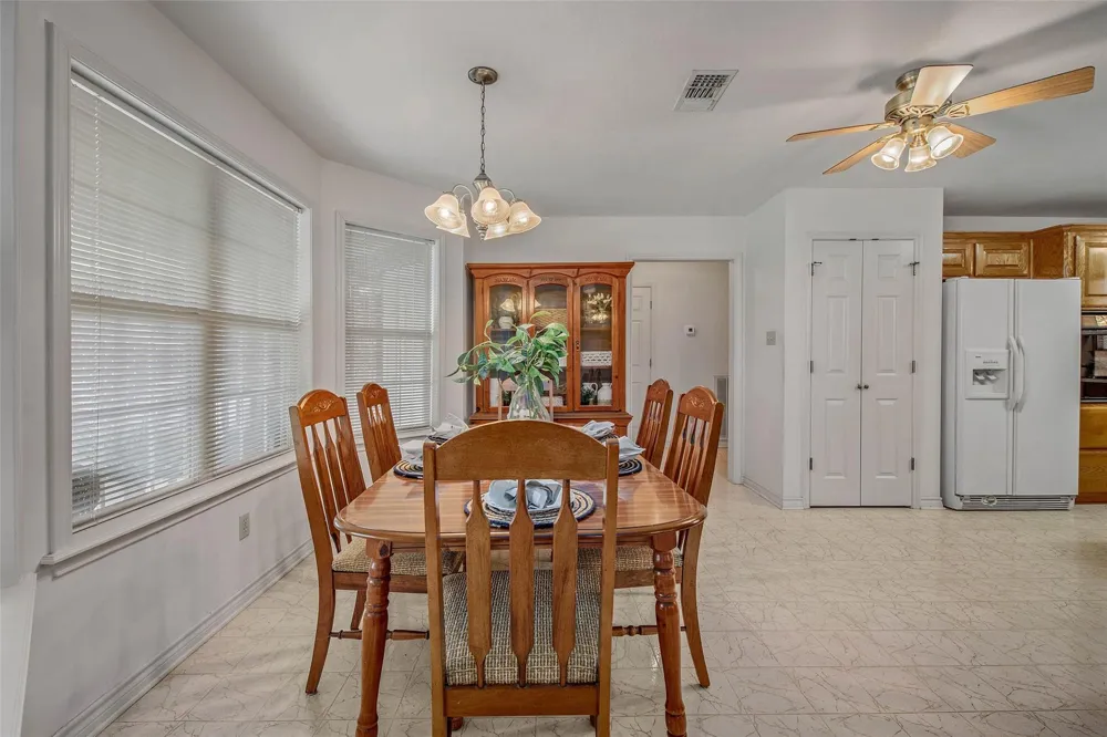 1110 Cr 439 Dime Box, TX 77853