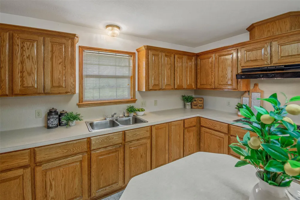 1110 Cr 439 Dime Box, TX 77853