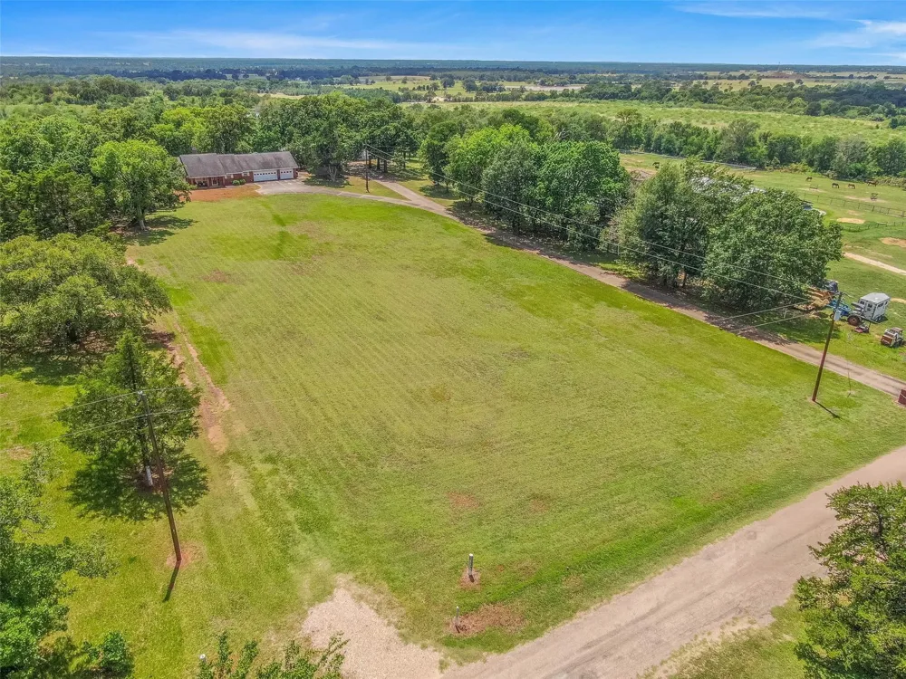 1110 Cr 439 Dime Box, TX 77853