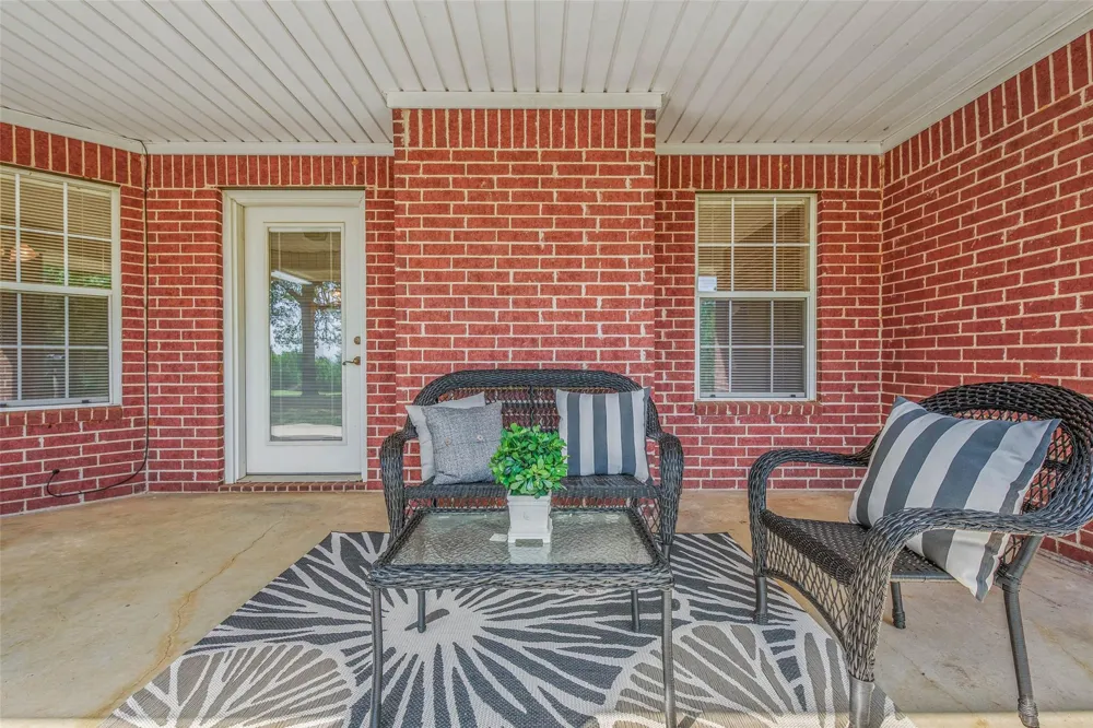 1110 Cr 439 Dime Box, TX 77853