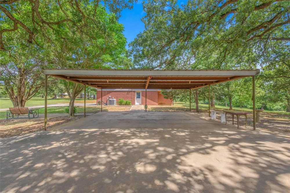 1110 Cr 439 Dime Box, TX 77853