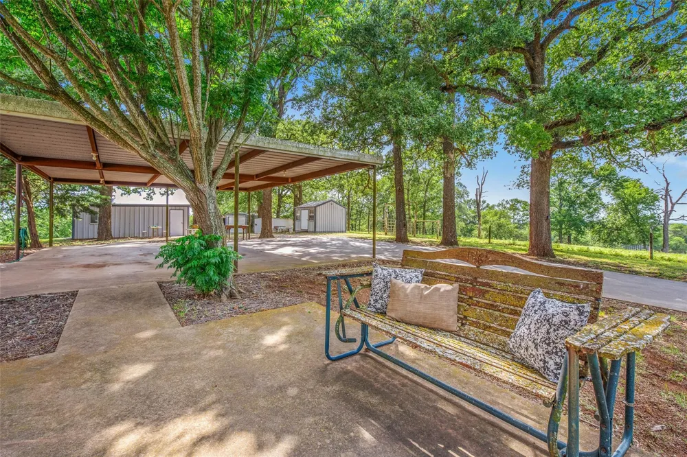 1110 Cr 439 Dime Box, TX 77853