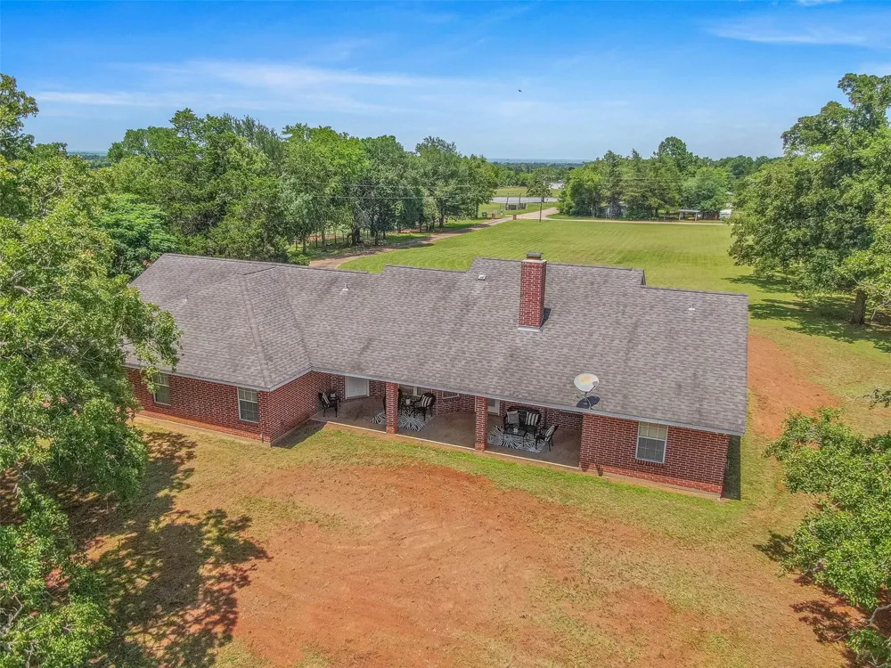1110 Cr 439 Dime Box, TX 77853