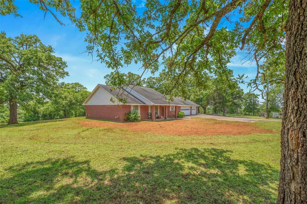 1110 Cr 439 Dime Box, TX 77853