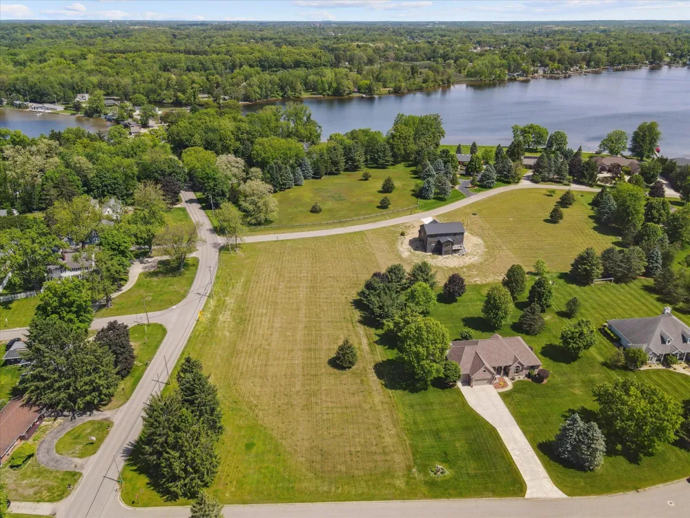 6000 Riverview Drive #17 Jackson, MI 49203