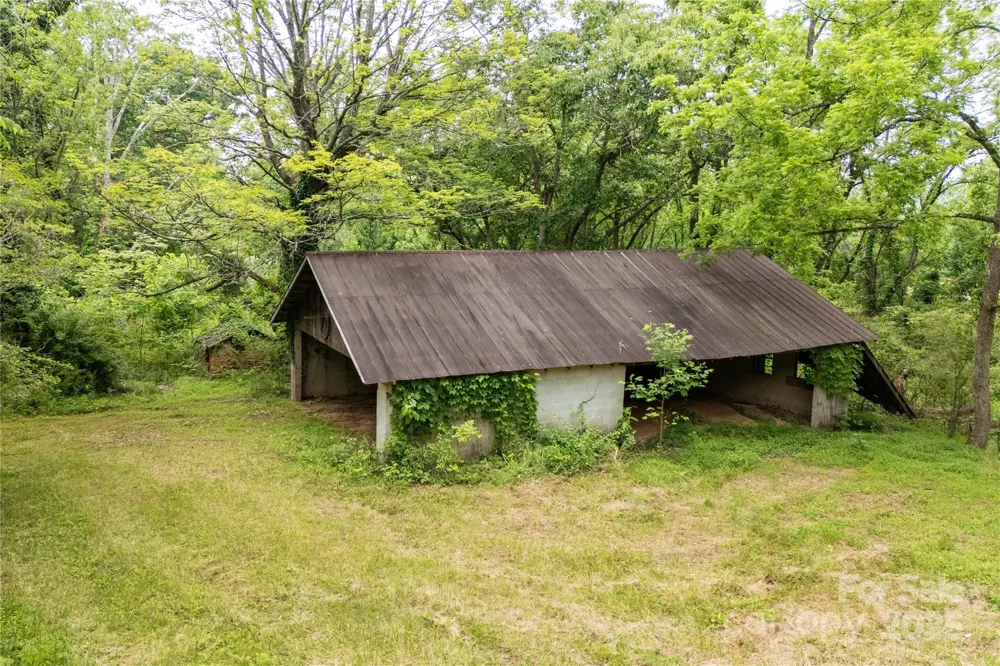 997 Tole Allison Road Mills River, NC 28759