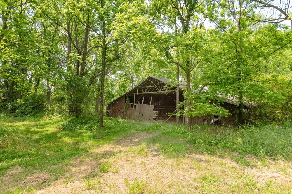 997 Tole Allison Road Mills River, NC 28759