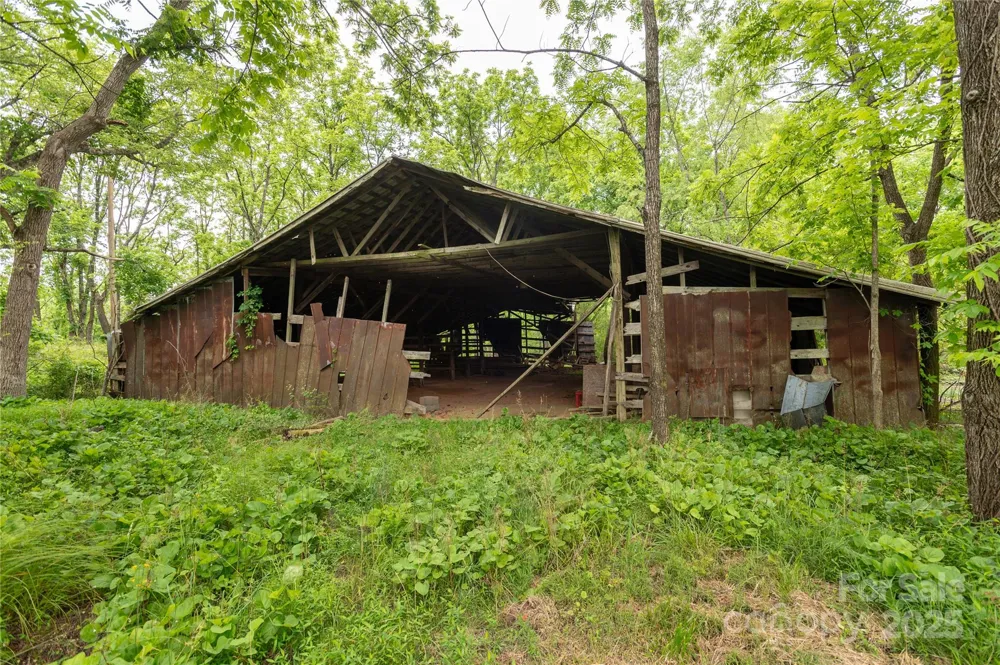 997 Tole Allison Road Mills River, NC 28759