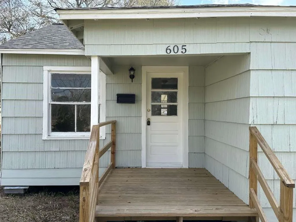 605 Palacios Street El Campo, TX 77437