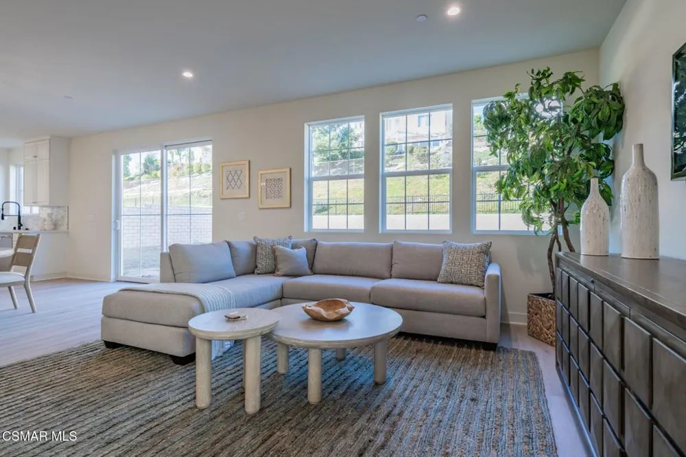 4679 Summit Avenue Simi Valley, CA 93063